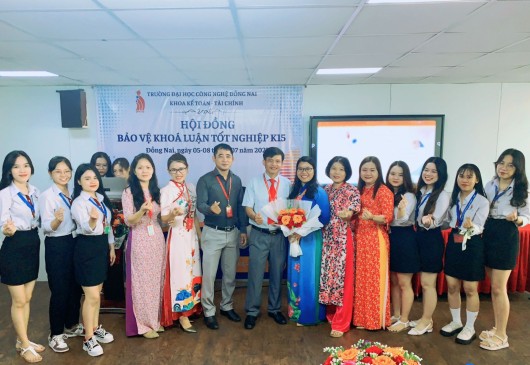 Bảo vệ khóa luận tốt nghiệp ngành Kế toán - ngày 07/07/2023