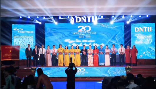 DNTU RỰC RỠ TUỔI 20 – NGỌN LỬA NIỀM TIN & HÀNH TRÌNH KHÁT VỌNG