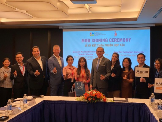 KÝ KẾT HỢP TÁC TOÀN DIỆN  GIỮA HỘI ĐỒNG KINH DOANH TOÀN CẦU MARRIOT VIỆT NAM  VÀ TRƯỜNG ĐẠI HỌC CÔNG NGHỆ ĐỒNG NAI
