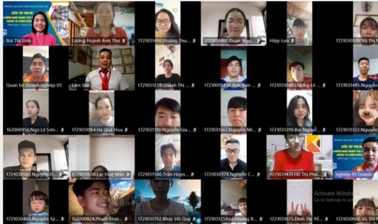 SINH VIÊN NGÀNH TÀI CHÍNH NGÂN HÀNG NHẬP HỌC THỜI COVID 2021