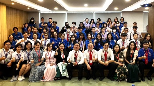 TỌA ĐÀM ĐỐI THOẠI CÙNG LÃNH ĐẠO KHOA KINH TẾ - QUẢN TRỊ NĂM HỌC 2023 – 2024