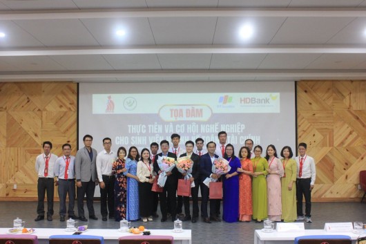 TOẠ ĐÀM NGHỀ NGHIỆP NGÀNH KẾ TOÁN - TÀI CHÍNH “THỰC TIỄN & CƠ HỘI NGHỀ NGHIỆP CHO SINH VIÊN NGÀNH KẾ TOÁN - TÀI CHÍNH”