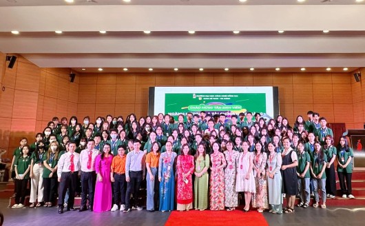 Tưng bừng chào đón Tân sinh viên Khoá 19 – Khoa Kế toán - Tài chính DNTU năm 2023