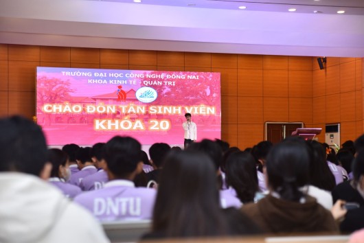 Tưng bừng chào đón Tân sinh viên Khoá 20 – Khoa Kinh Tế Quản Trị DNTU năm 2024