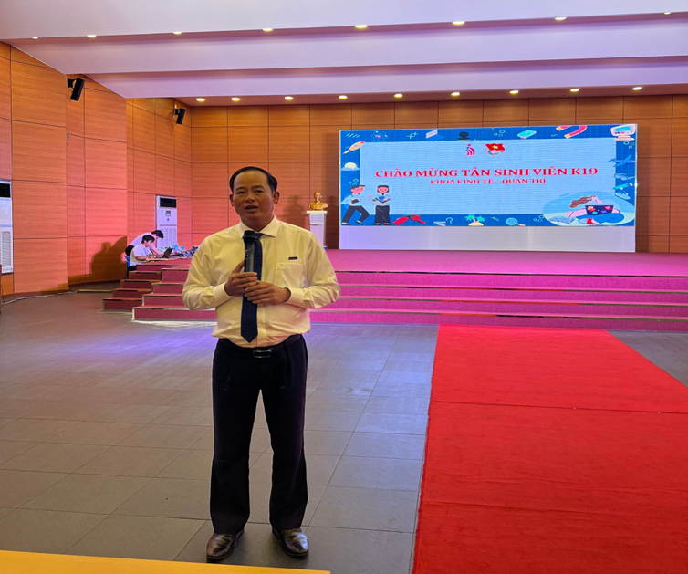 Ông Nguyễn Việt Thái – Phó Giám đốc Ngân hàng Thương mại cổ phần Sài Gòn Thương tín (Sacombank) CN Đồng Nai phát biểu.