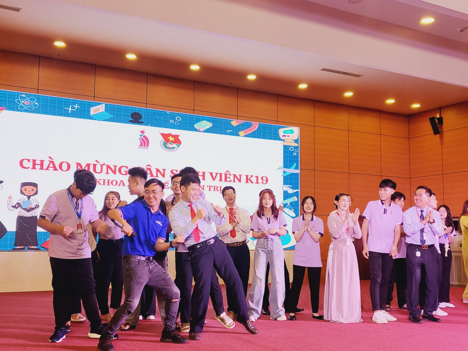 Hình ảnh Chương trình Chào đón Tân sinh viên Khoá 19 Khoa Kinh Tế Quản Trị Trường Đại Học Công Nghệ Đồng Nai