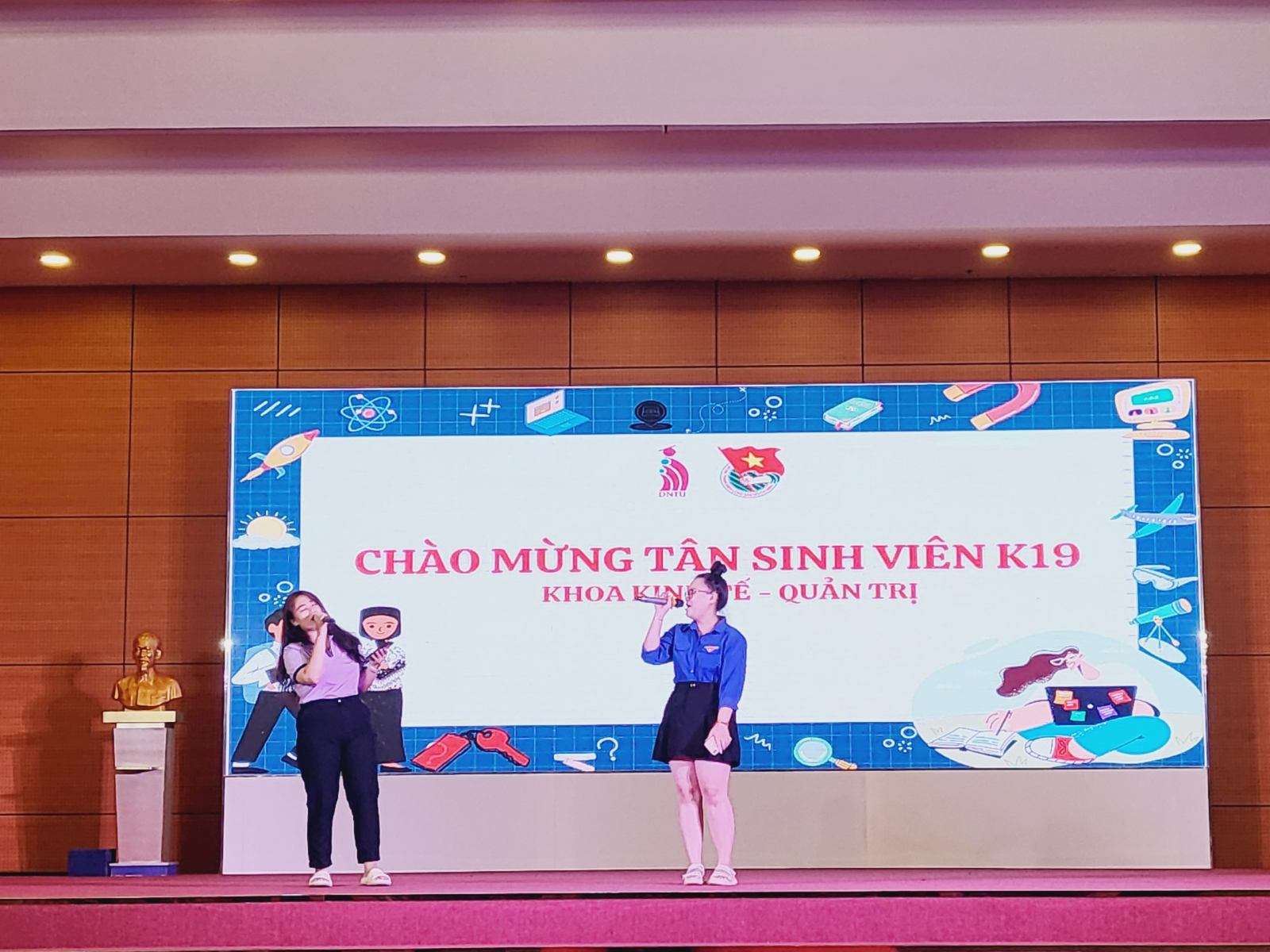 Hình ảnh Chương trình Chào đón Tân sinh viên Khoá 19 Khoa Kinh Tế Quản Trị Trường Đại Học Công Nghệ Đồng Nai