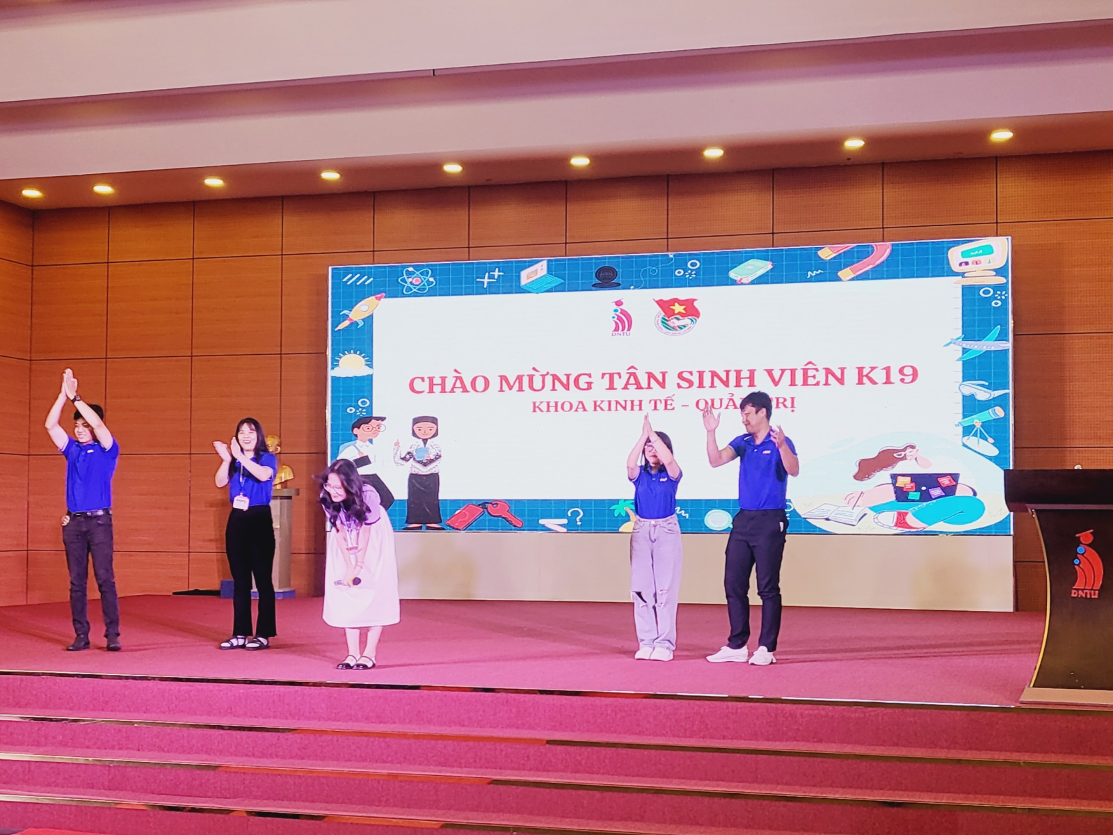 Hình ảnh Chương trình Chào đón Tân sinh viên Khoá 19 Khoa Kinh Tế Quản Trị Trường Đại Học Công Nghệ Đồng Nai