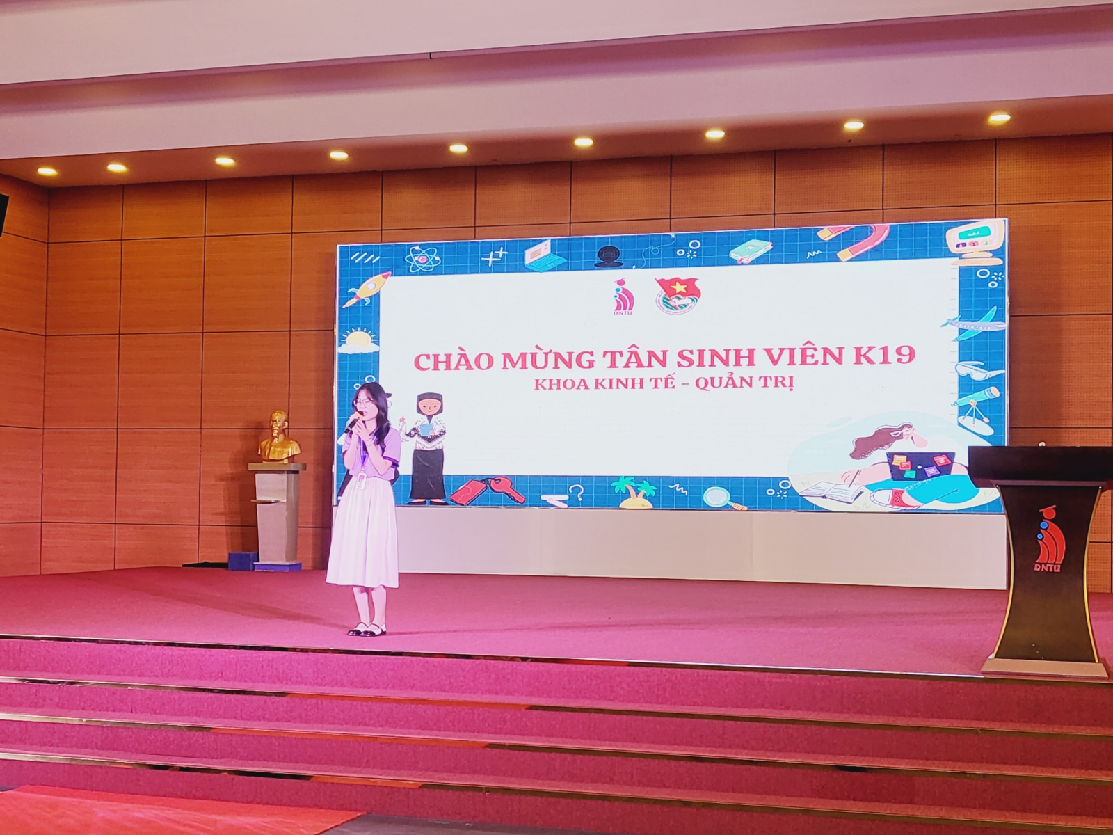 Hình ảnh Chương trình Chào đón Tân sinh viên Khoá 19 Khoa Kinh Tế Quản Trị Trường Đại Học Công Nghệ Đồng Nai