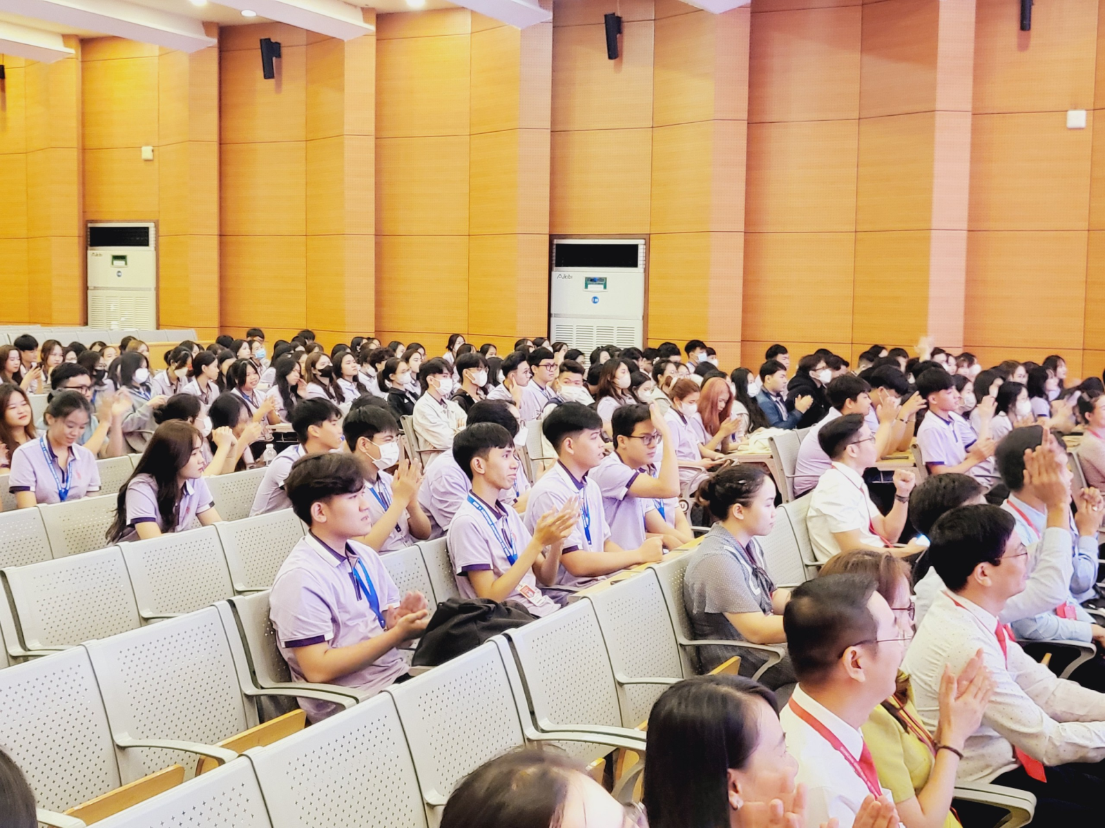 Hình ảnh Chương trình Chào đón Tân sinh viên Khoá 19 Khoa Kinh Tế Quản Trị Trường Đại Học Công Nghệ Đồng Nai