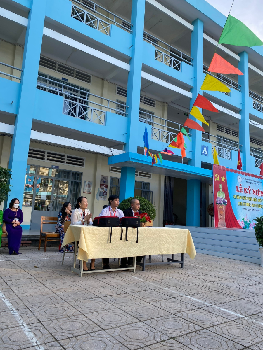 Toàn bộ khung cảnh buổi trao học bổng “Khuyến học” tại trường THPT Vĩnh Cửu