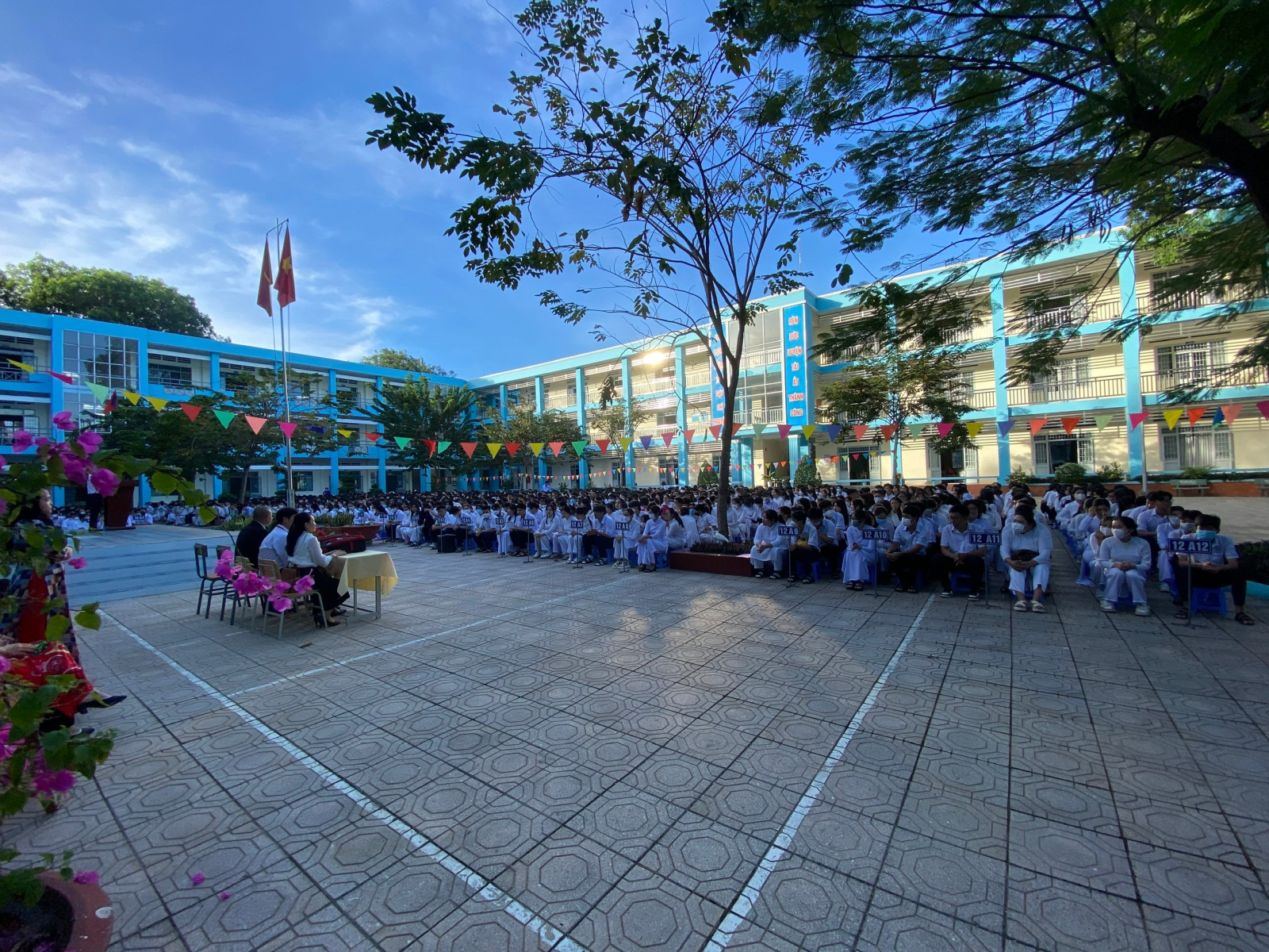 Toàn bộ khung cảnh buổi trao học bổng “Khuyến học” tại trường THPT Vĩnh Cửu