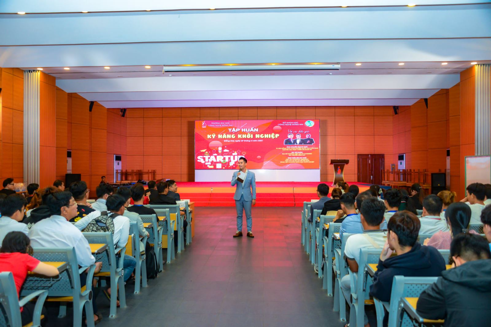 Quản trị kinh doanh - Trường Đại học Công Nghệ Đồng Nai