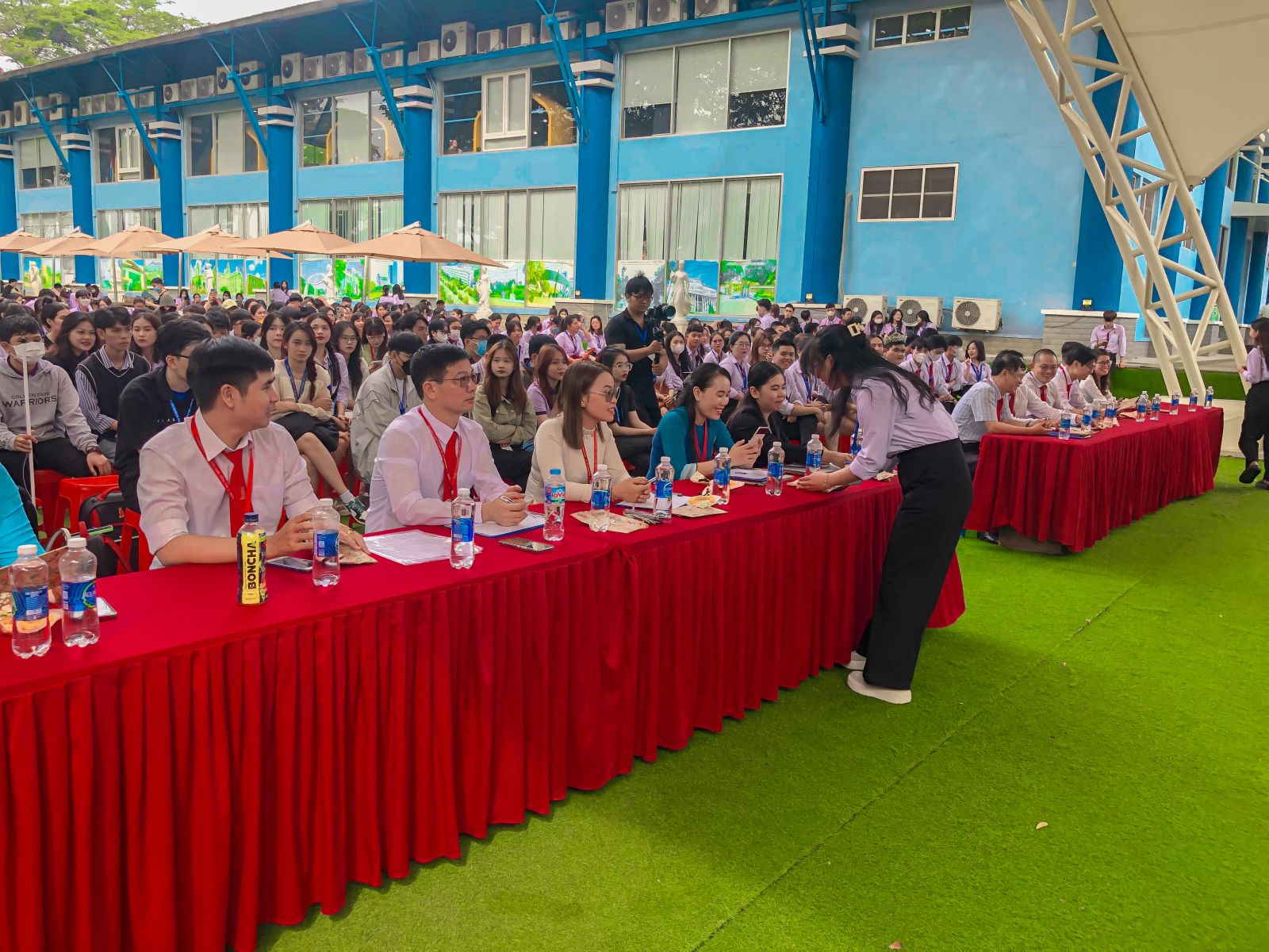 hoi-thi-bao-tuong-khoa-kinh-te-quan-tri-dntu