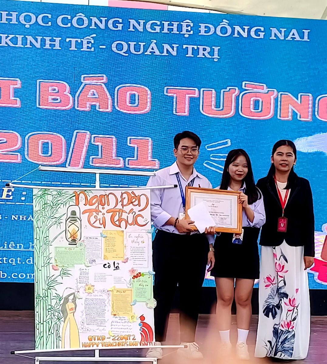 hoi-thi-bao-tuong-khoa-kinh-te-quan-tri-dntu