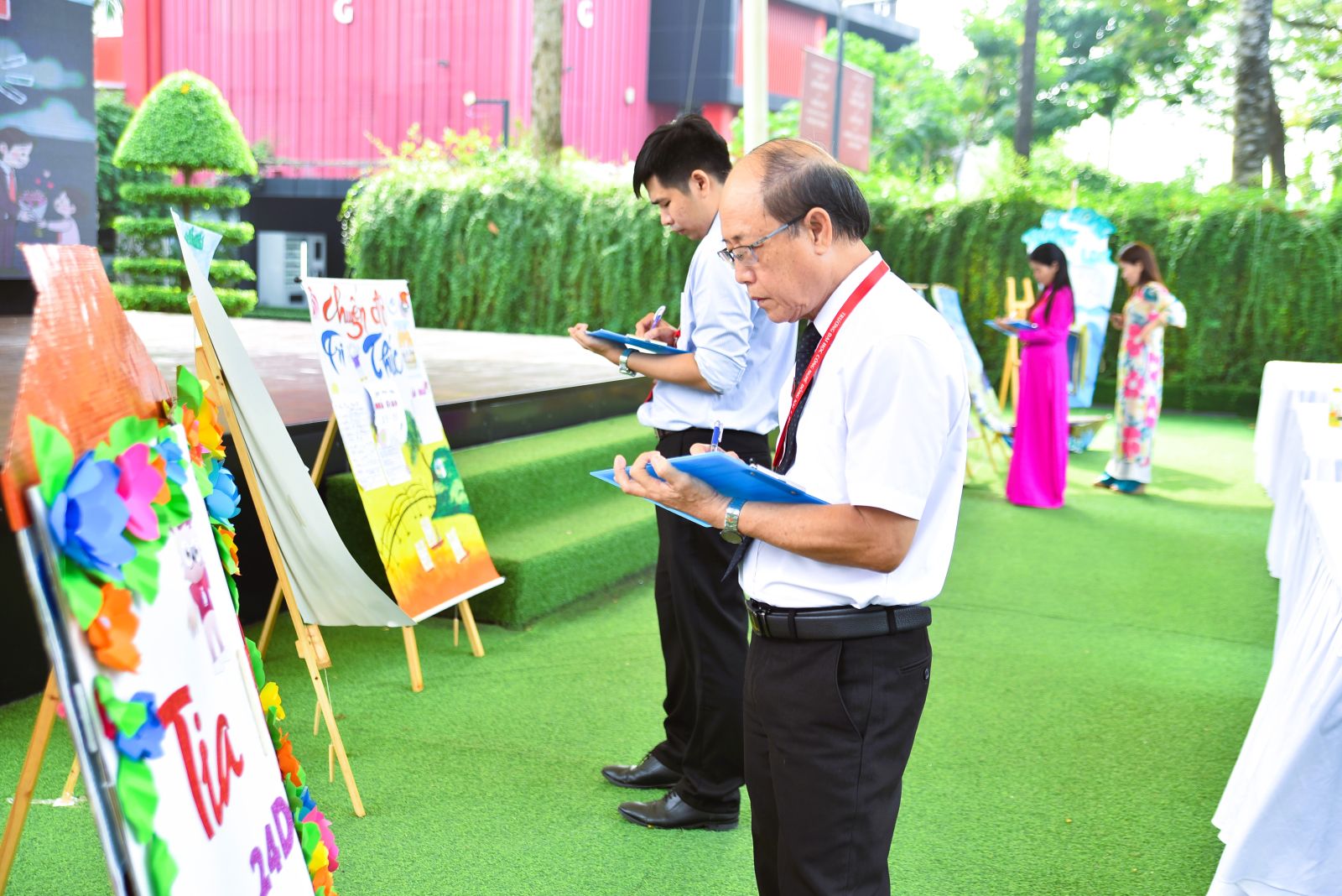 hoi-thi-bao-tuong-mung-ngay-nha-giao-viet-nam-dntu-2024