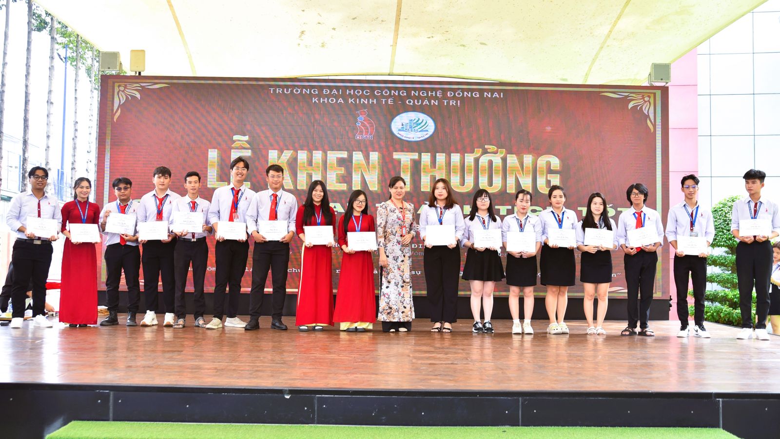 hoi-thi-bao-tuong-mung-ngay-nha-giao-viet-nam-dntu-2024