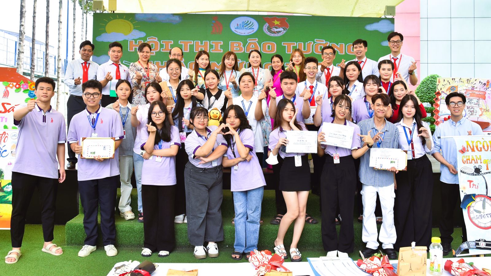 hoi-thi-bao-tuong-mung-ngay-nha-giao-viet-nam-dntu-2024