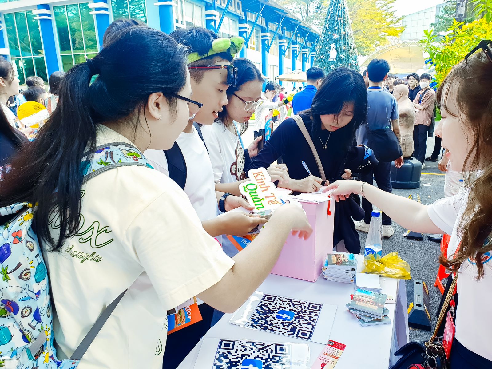 Khoa Kinh Tế Quản Trị DNTU Openday 2023