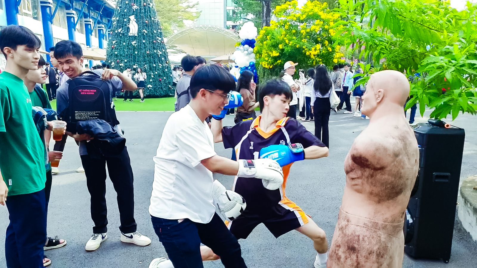 Khoa Kinh Tế Quản Trị DNTU Openday 2023