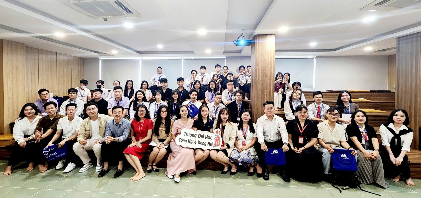 cuu-sinh-vien-dntu-khoa-kinh-te-quan-tri