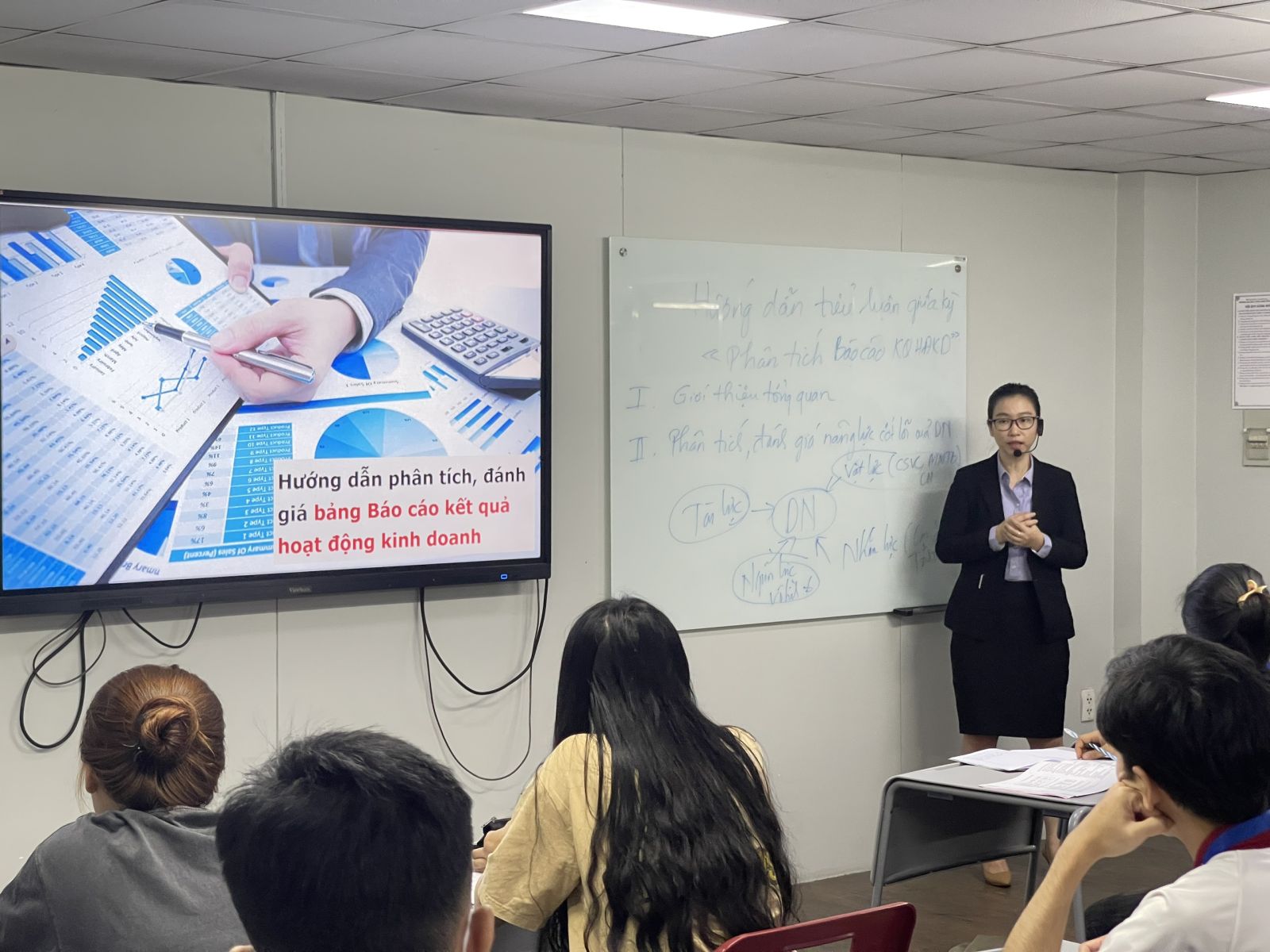 hoc-cung-chuyen-gia-dntu