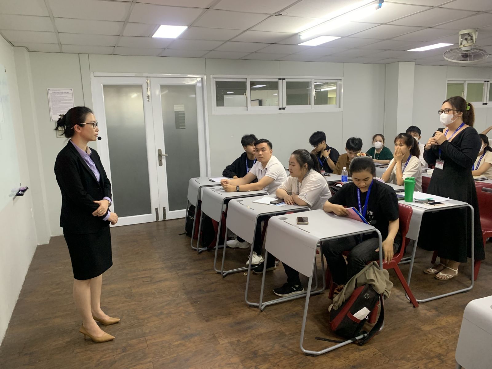 hoc-cung-chuyen-gia-dntu