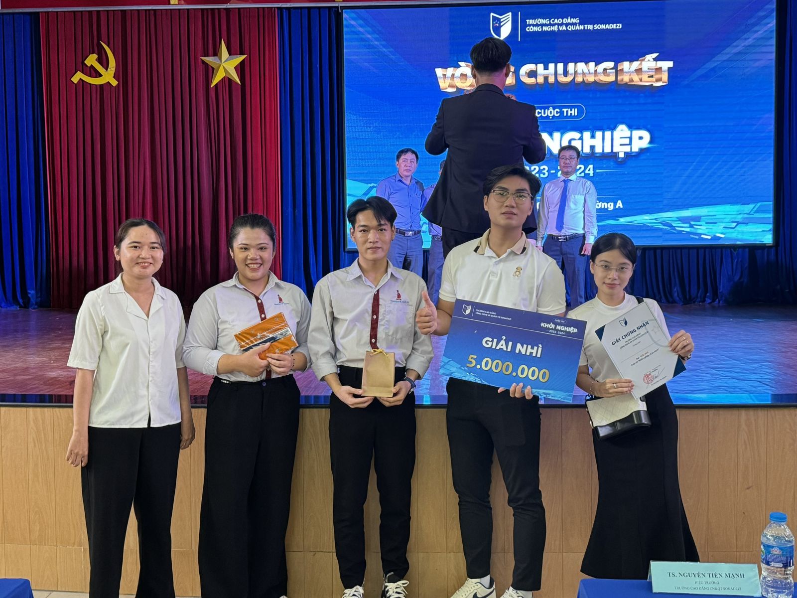 sinh-vien-khoi-nghiep-dntu