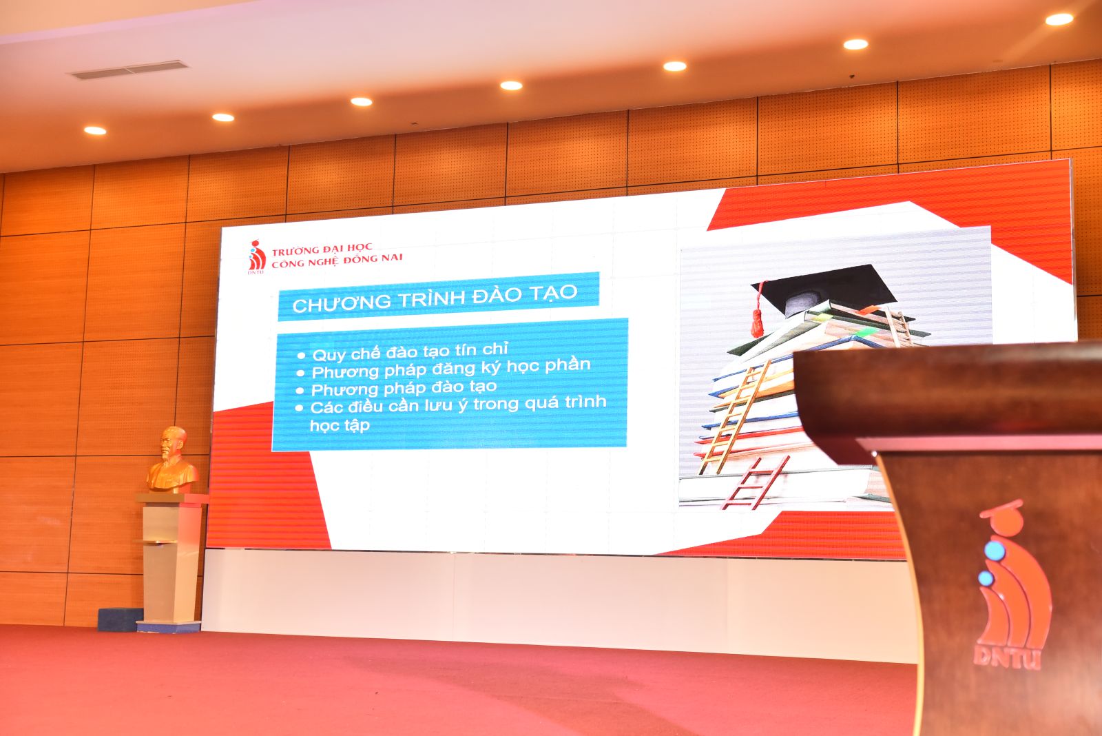 chao-mung-tan-sinh-vien-khoa-20-dntu-khoa-kinh-te-quan-tri