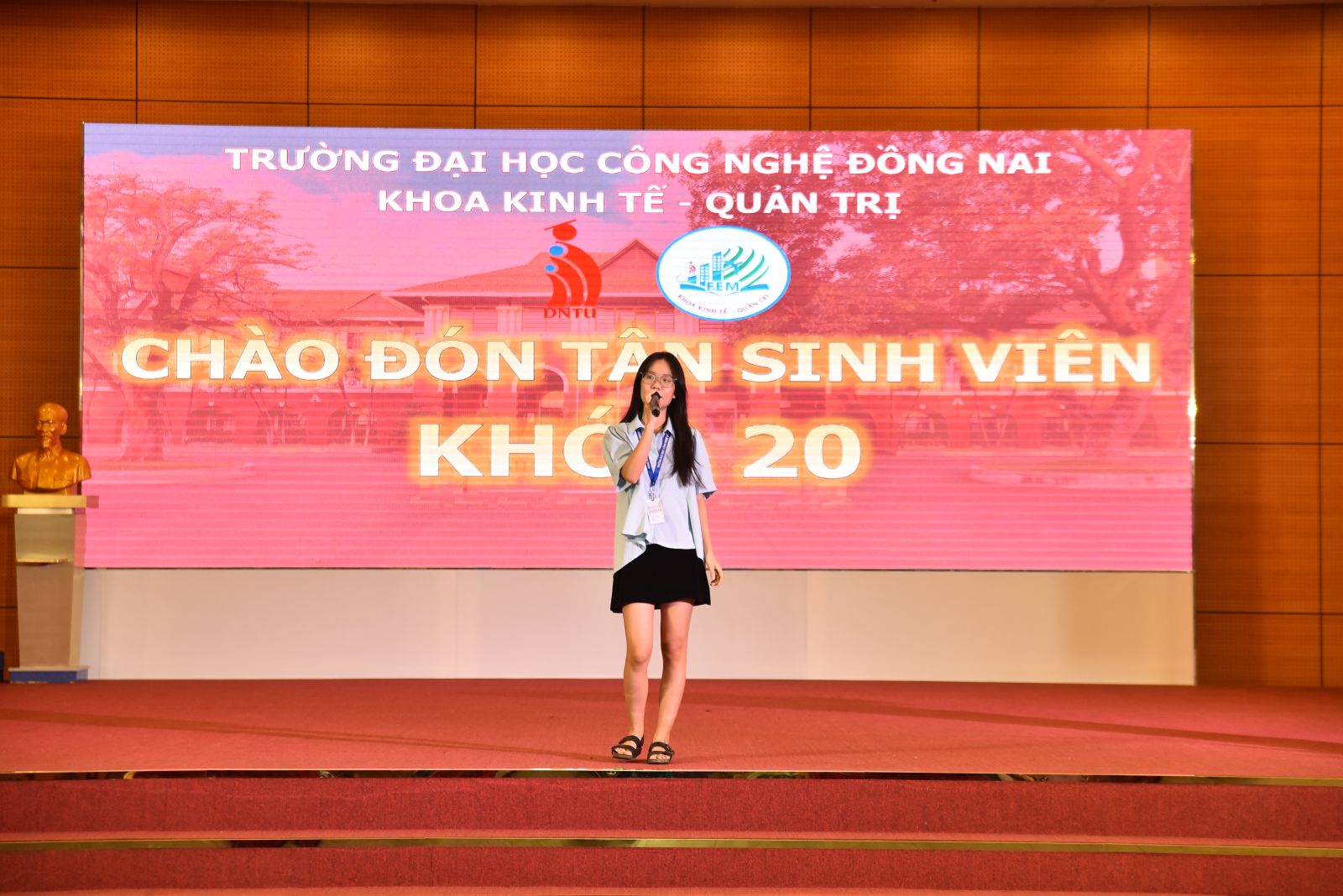 chao-mung-tan-sinh-vien-khoa-20-dntu-khoa-kinh-te-quan-tri