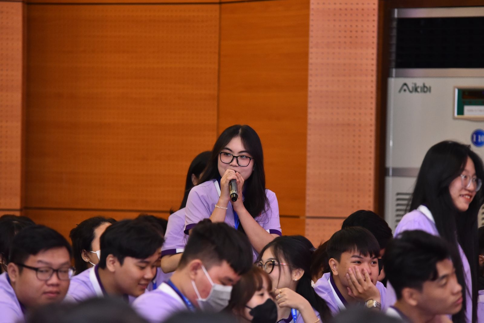 chao-mung-tan-sinh-vien-khoa-20-dntu-khoa-kinh-te-quan-tri