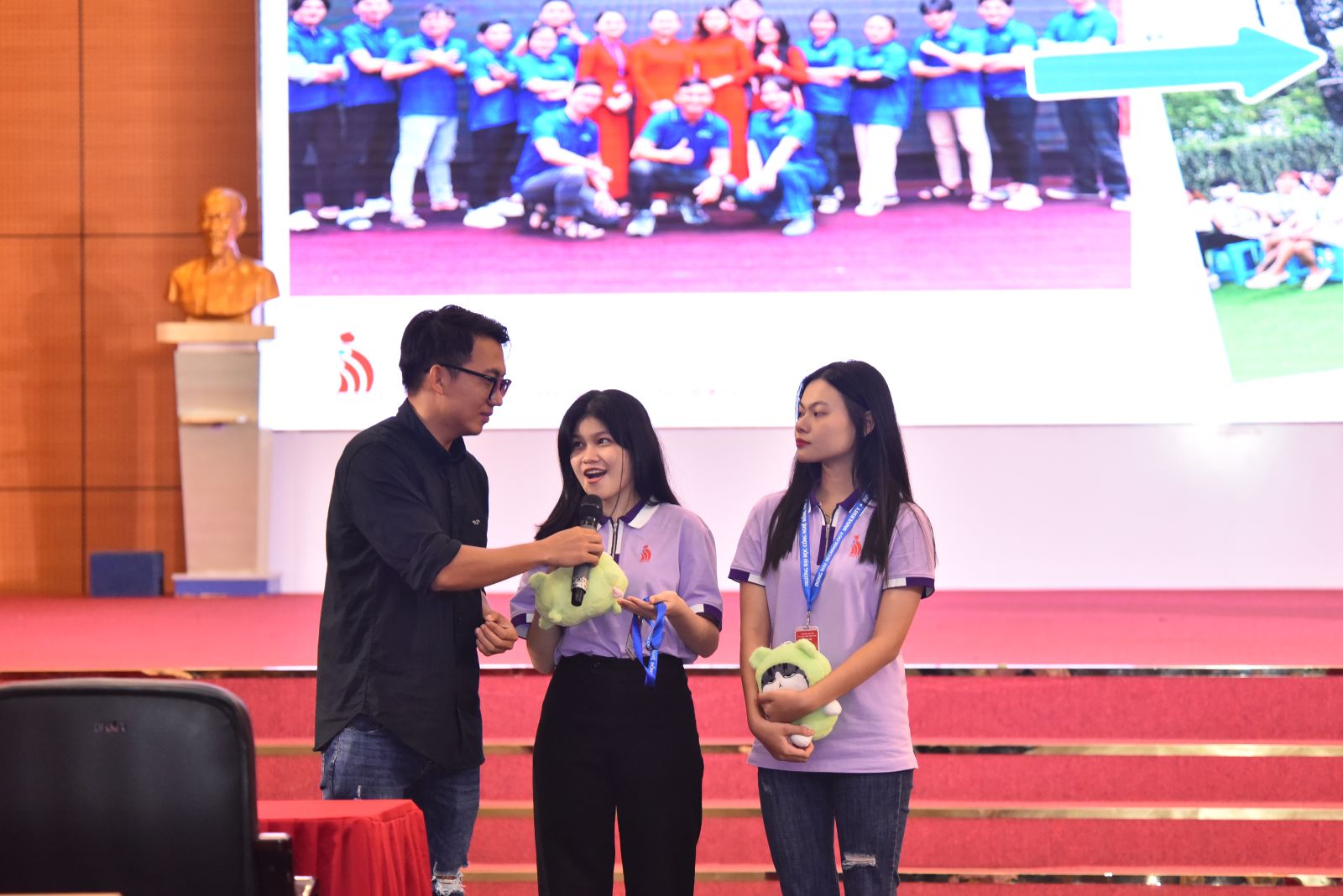 chao-mung-tan-sinh-vien-khoa-20-dntu-khoa-kinh-te-quan-tri