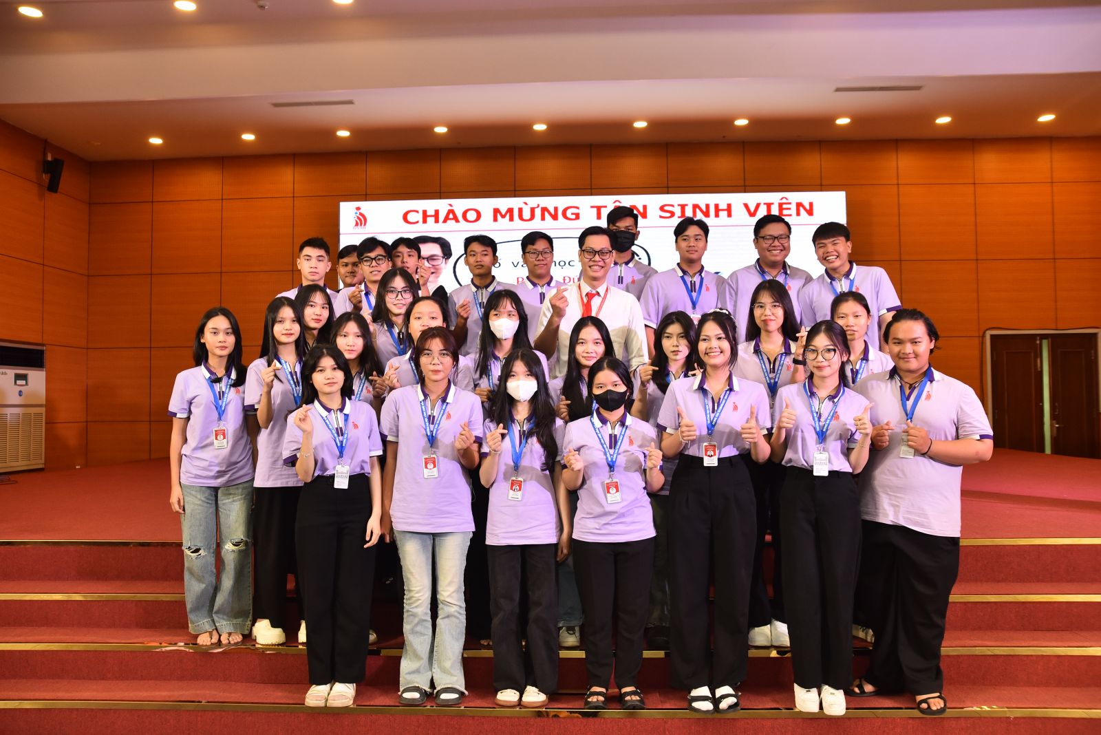 chao-mung-tan-sinh-vien-khoa-20-dntu-khoa-kinh-te-quan-tri