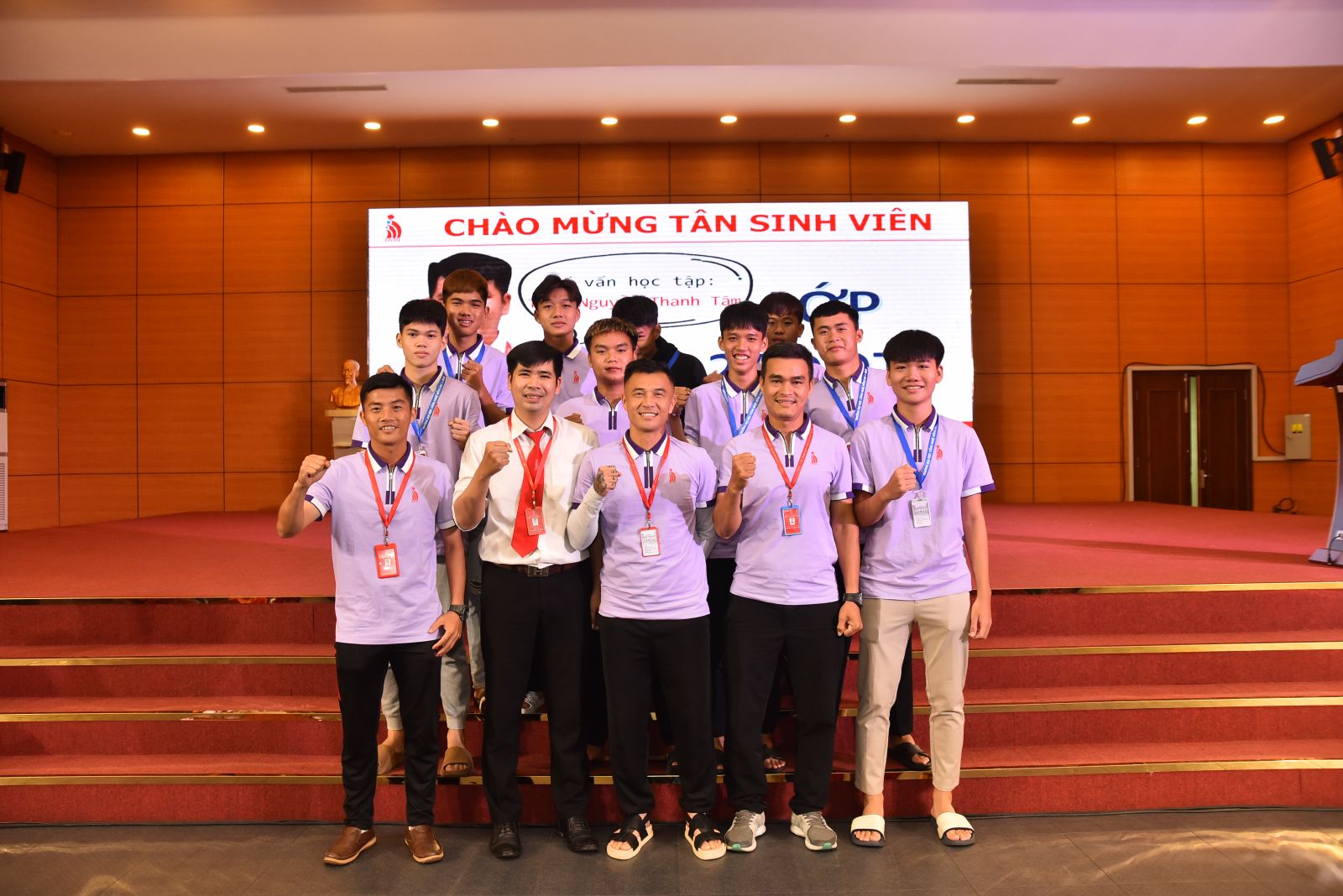 chao-mung-tan-sinh-vien-khoa-20-dntu-khoa-kinh-te-quan-tri