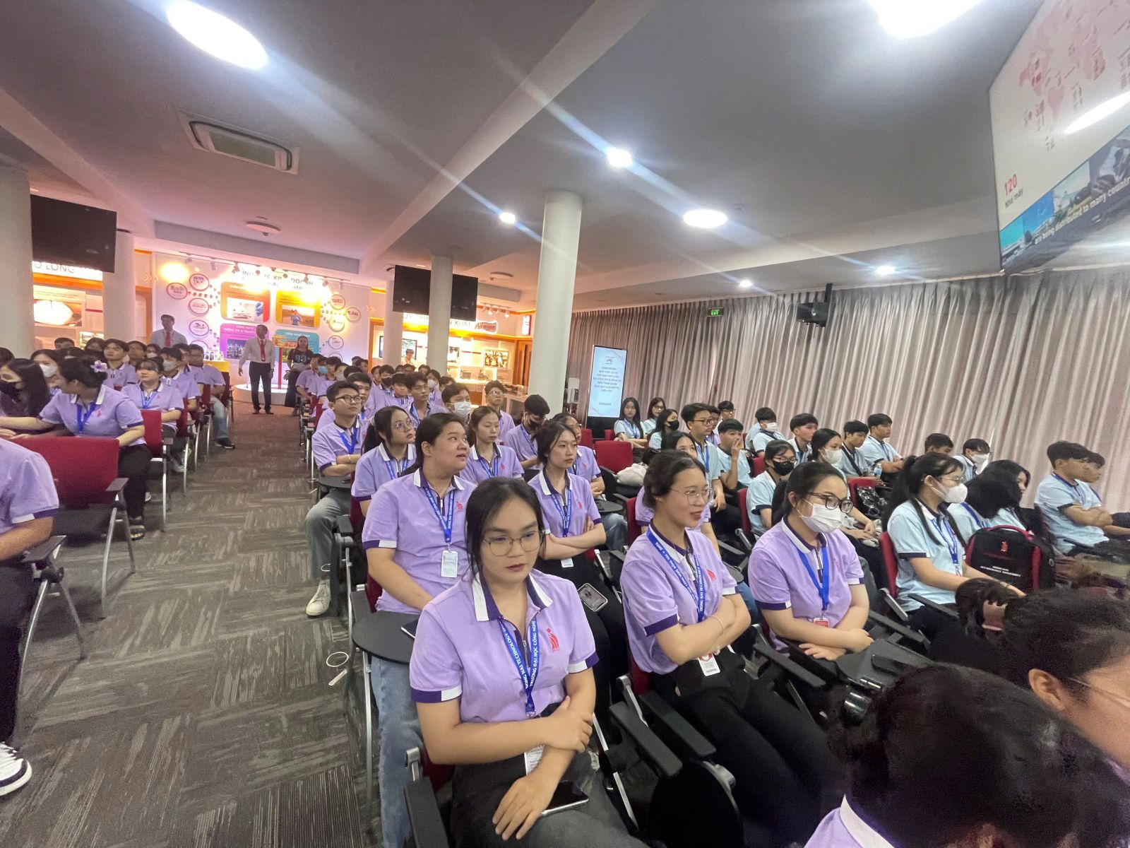 sinh-vien-dntu-khoa-20-tham-gia-kien-tap-tai-ajinomoto