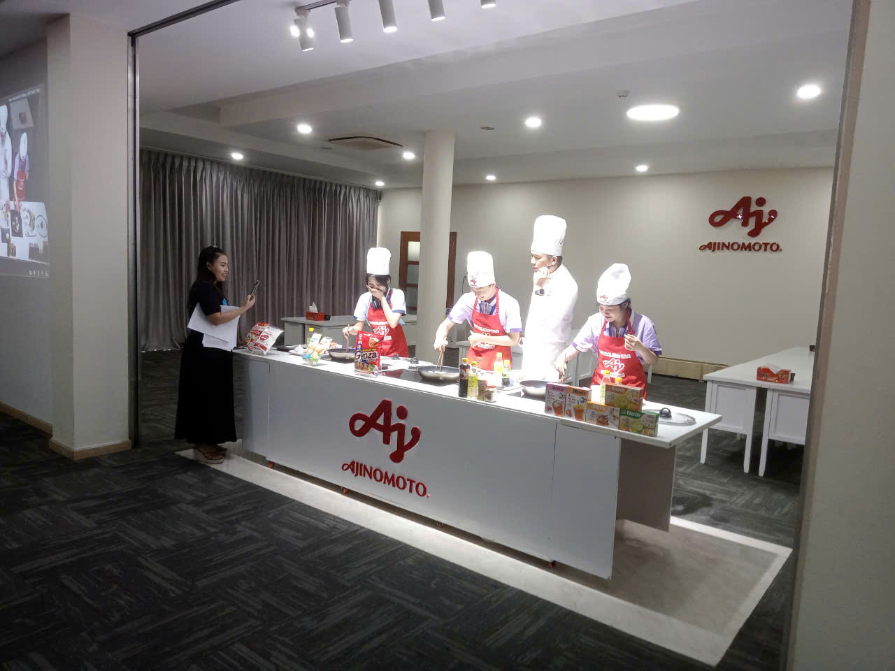 sinh-vien-dntu-khoa-20-tham-gia-kien-tap-tai-ajinomoto