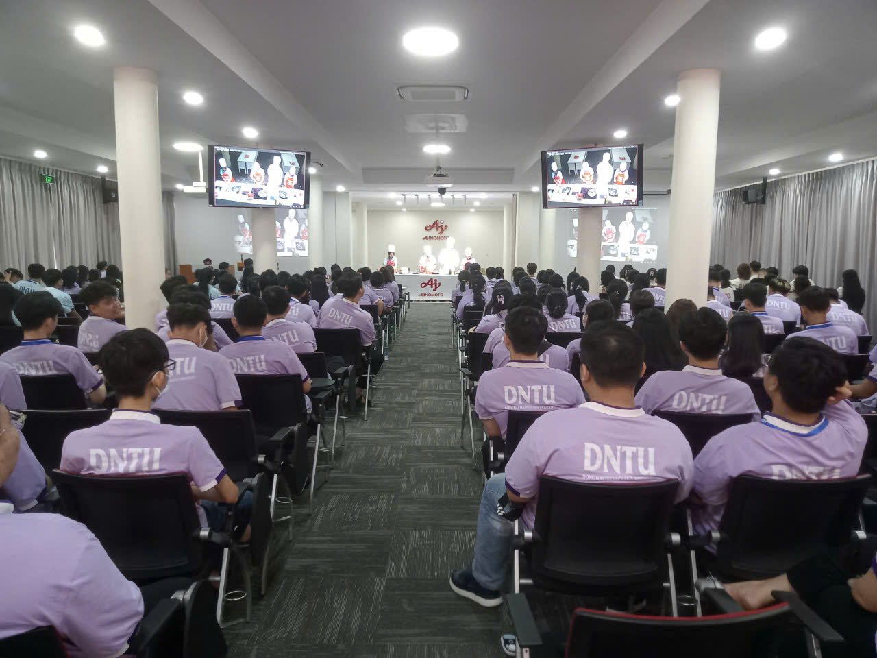 sinh-vien-dntu-khoa-20-tham-gia-kien-tap-tai-ajinomoto