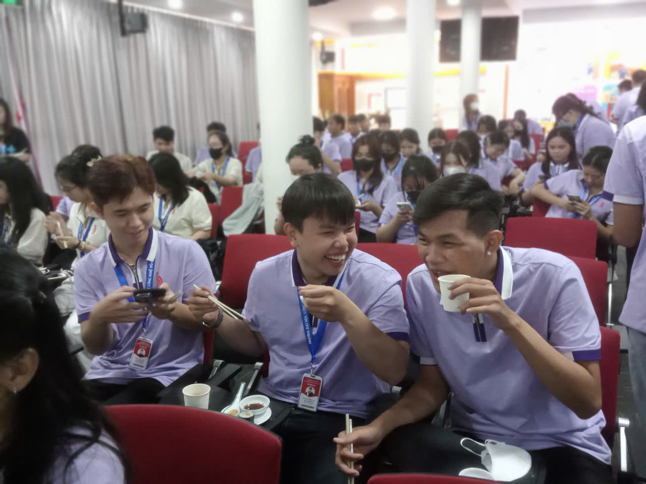 sinh-vien-dntu-khoa-20-tham-gia-kien-tap-tai-ajinomoto