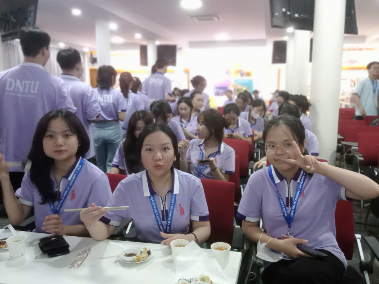 sinh-vien-dntu-khoa-20-tham-gia-kien-tap-tai-ajinomoto