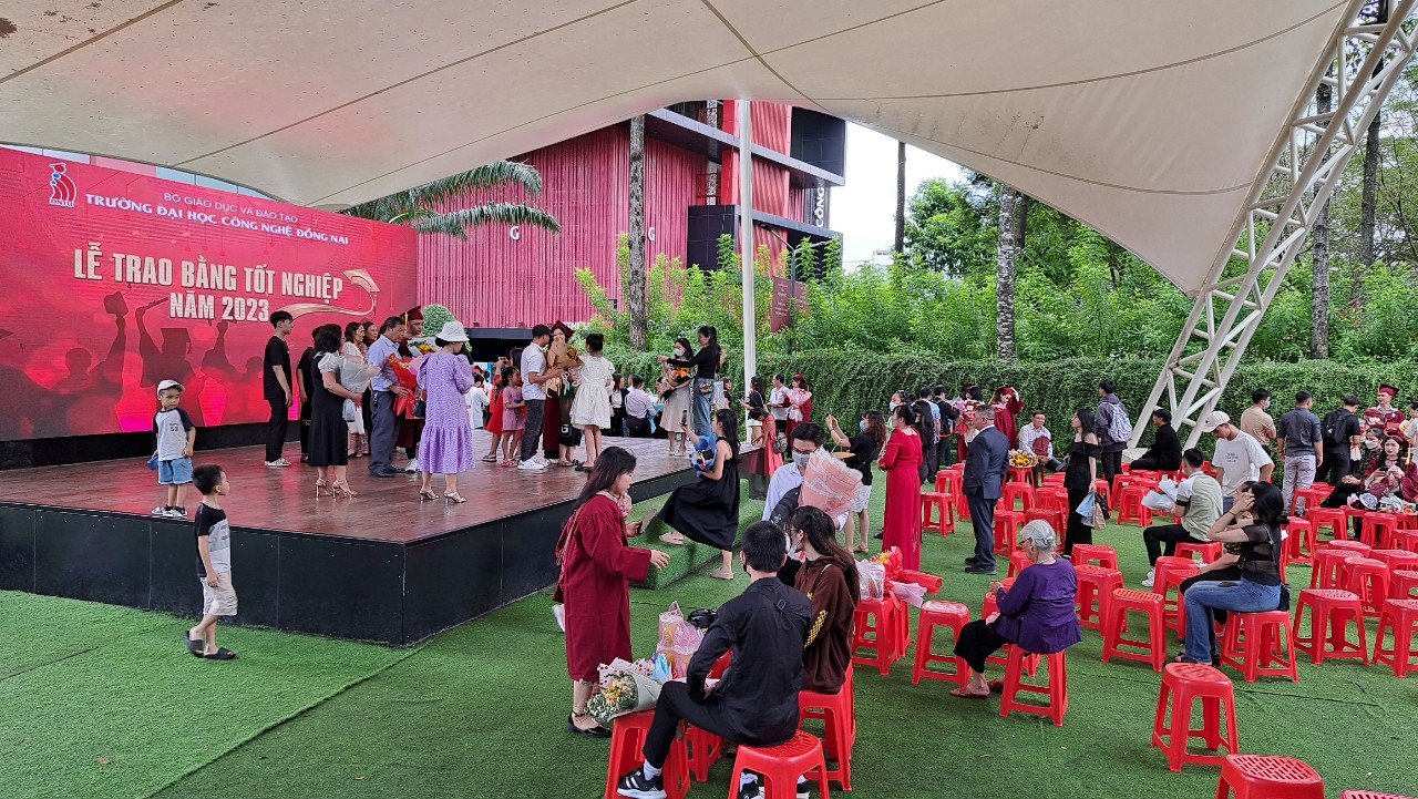 qtkd-dntu-2024-letraobangtotnghiep